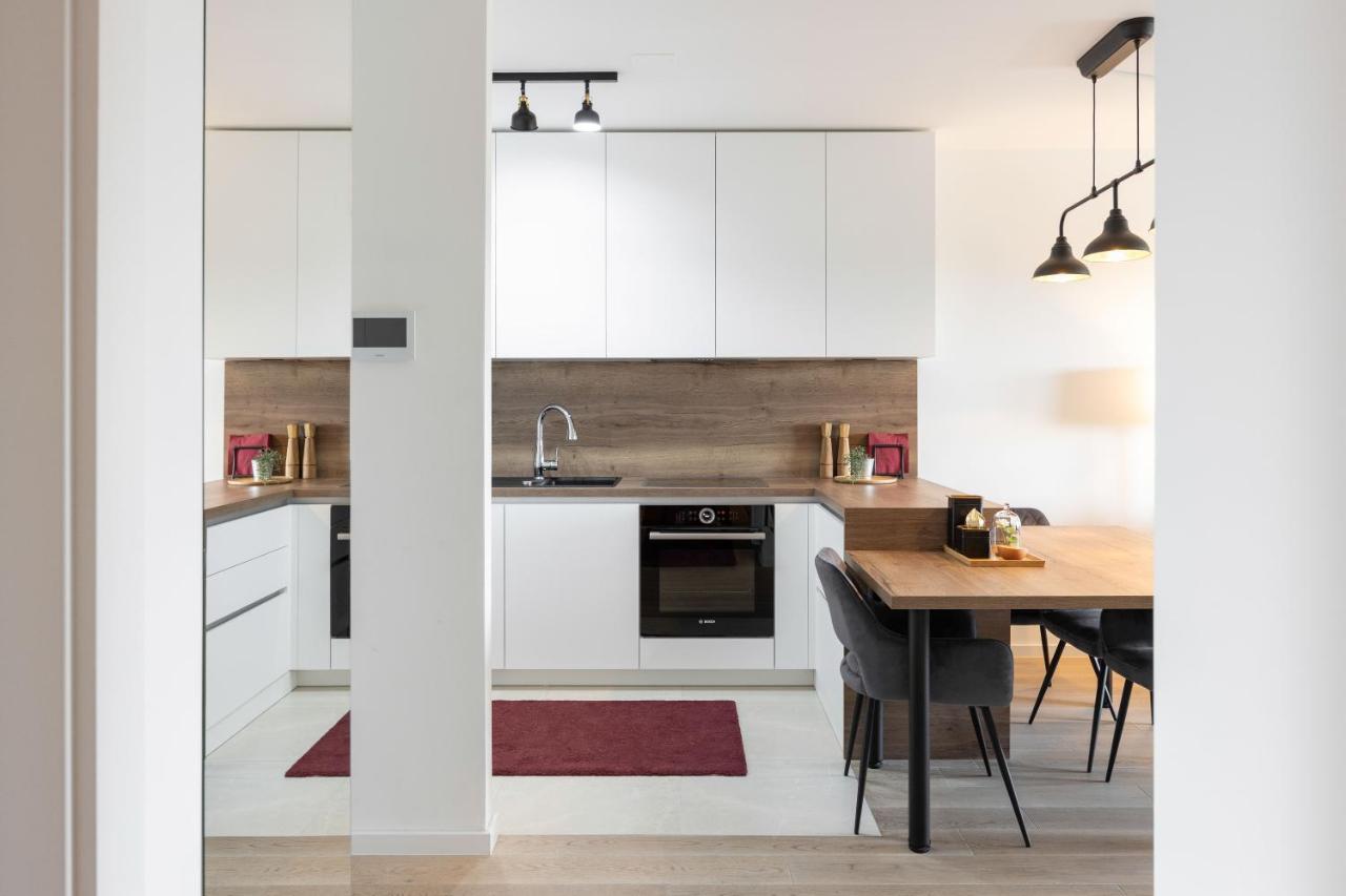 Stylish 2Bdr Apartment- Free Garage Загреб Екстериор снимка