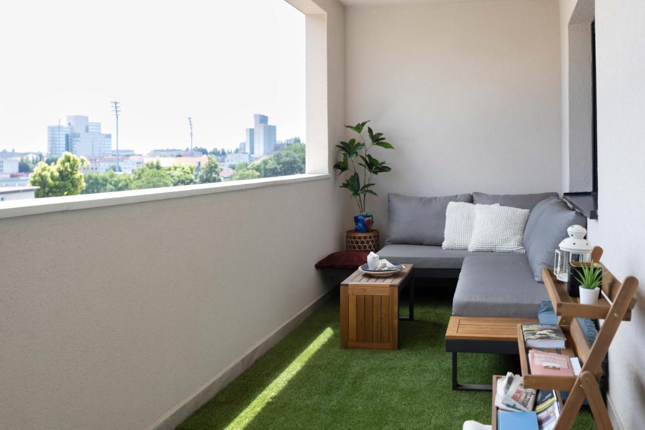 Stylish 2Bdr Apartment- Free Garage Загреб Екстериор снимка