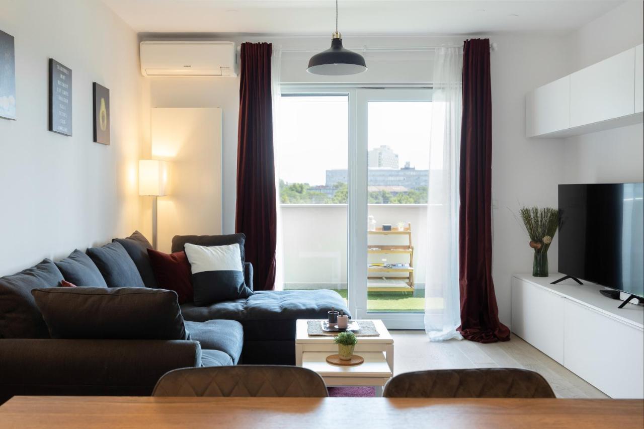 Stylish 2Bdr Apartment- Free Garage Загреб Екстериор снимка