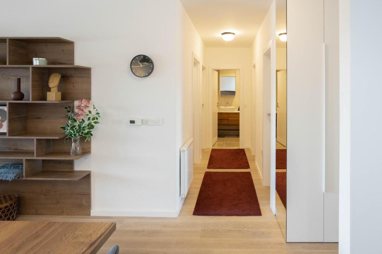 Stylish 2Bdr Apartment- Free Garage Загреб Екстериор снимка