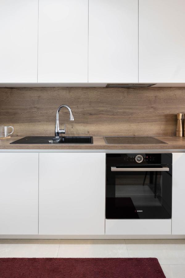 Stylish 2Bdr Apartment- Free Garage Загреб Екстериор снимка