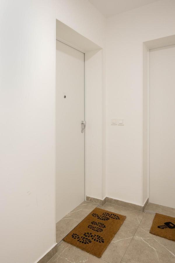 Stylish 2Bdr Apartment- Free Garage Загреб Екстериор снимка
