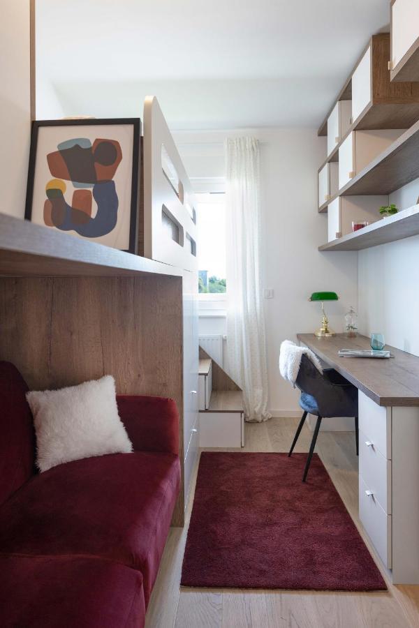 Stylish 2Bdr Apartment- Free Garage Загреб Екстериор снимка